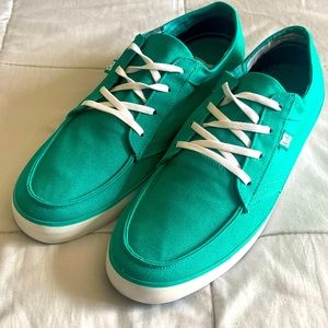 Mens DC shoes size 11 lightly used in great condition Teal/white